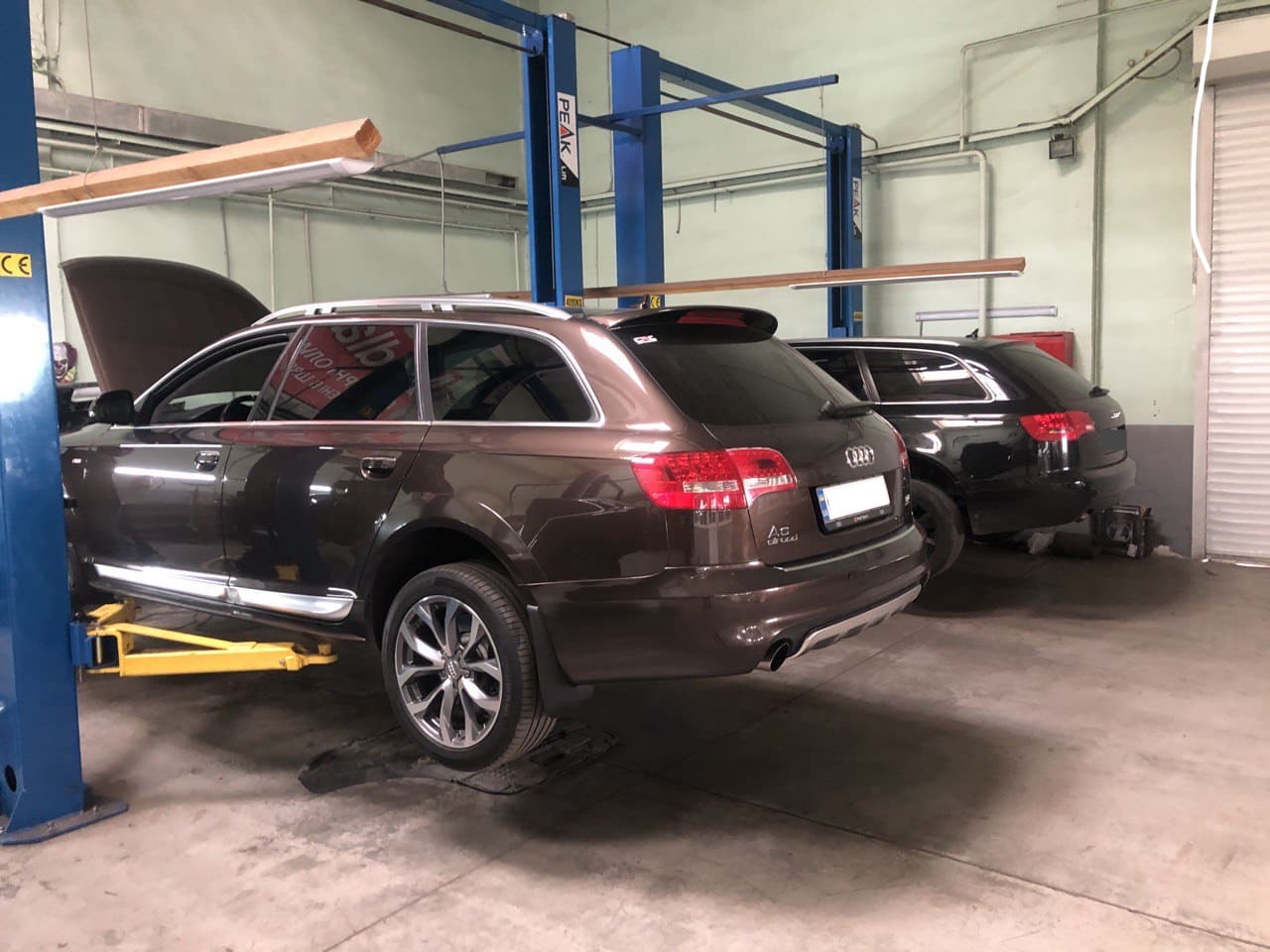 День Audi A6 C6 (2 Audi A6 в ремонті)
